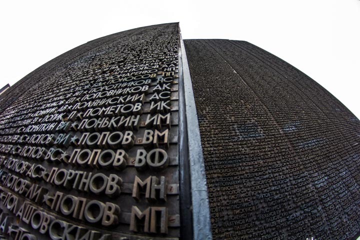 Локоть приказал отреставрировать Монумент Славы до зимы