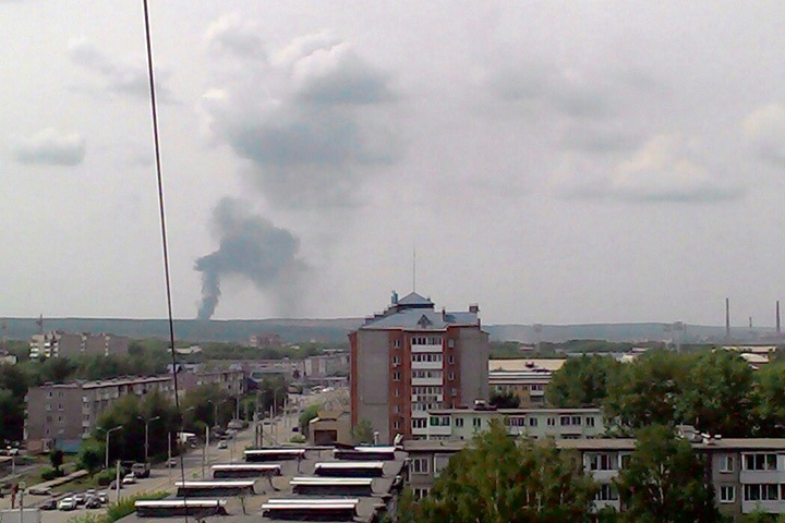 Сотрудники МЧС выехали на тушение пожара в деревне под Ачинском, где взорвался арсенал Сотрудники МЧС выехали на тушение пожара в деревне под Ачинском, где взорвался арсенал