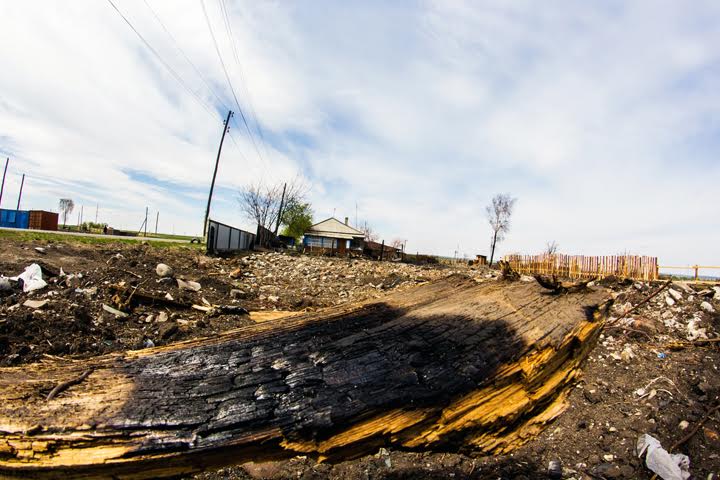 Строители домов для погорельцев голодают в Хакасии: Не видели денег с августа