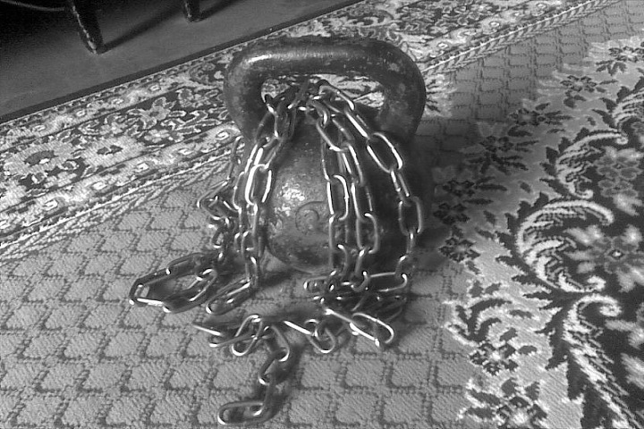 Державший сына на цепи кузбассовец получил условный срок