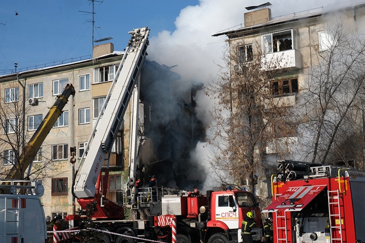Число погибших при взрыве в новосибирской пятиэтажке достигло семи