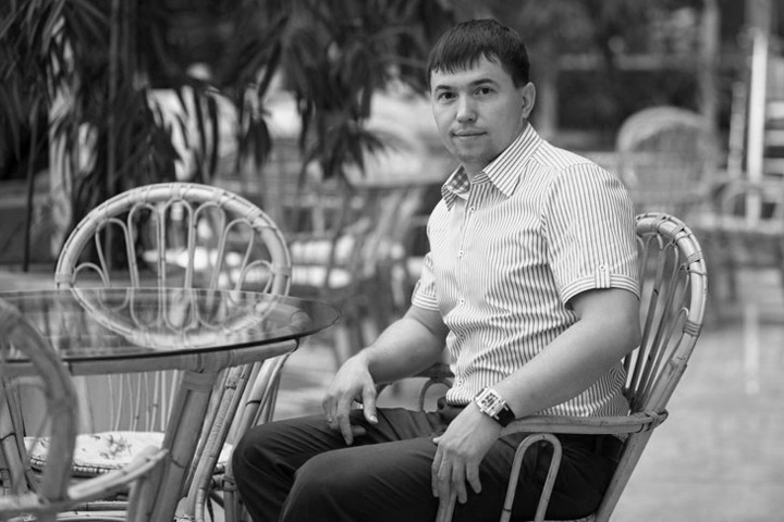 Врезавшийся в дорожный знак депутат парламента Кузбасса умер Врезавшийся в дорожный знак депутат парламента Кузбасса умер