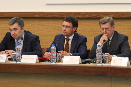 Круглый стол депутатов горсовета: участников сентябрьских выборов призвали к корректности