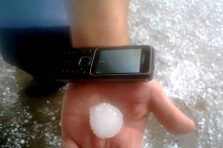 Пострадавшие во время града новосибирцы начали обращаться в страховую компанию Пострадавшие во время града новосибирцы начали обращаться в страховую компанию