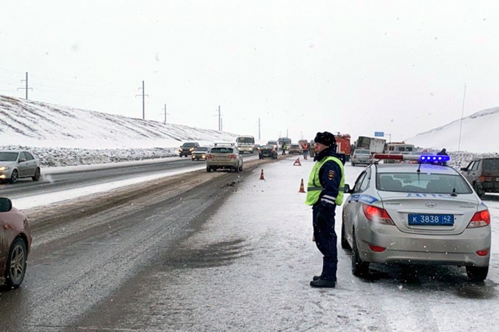 Четверо погибли в лобовом ДТП под Прокопьевском Четверо погибли в лобовом ДТП под Прокопьевском
