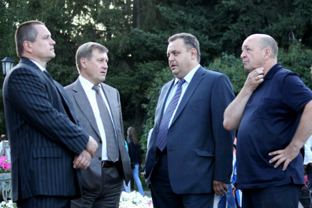 Нарезка Новосибирска к Госдуме: «ромашка» против коммунистов Нарезка Новосибирска к Госдуме: «ромашка» против коммунистов