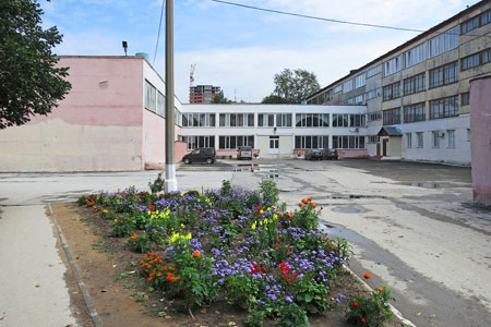 В новосибирской гимназии №15 «Содружество» распылили газ, трем ученицам понадобилась помощь