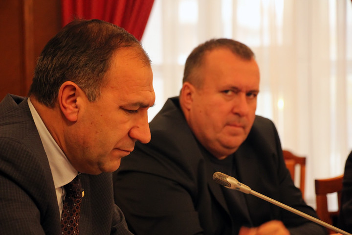 «Программа капремонта катастрофически не выполняется»: новосибирские депутаты раскритиковали чиновников и без Мочалина «Программа капремонта катастрофически не выполняется»: новосибирские депутаты раскритиковали чиновников и без Мочалина