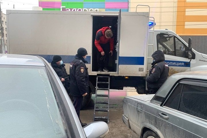 Более 250 человек задержали в Новосибирске Более 250 человек задержали в Новосибирске