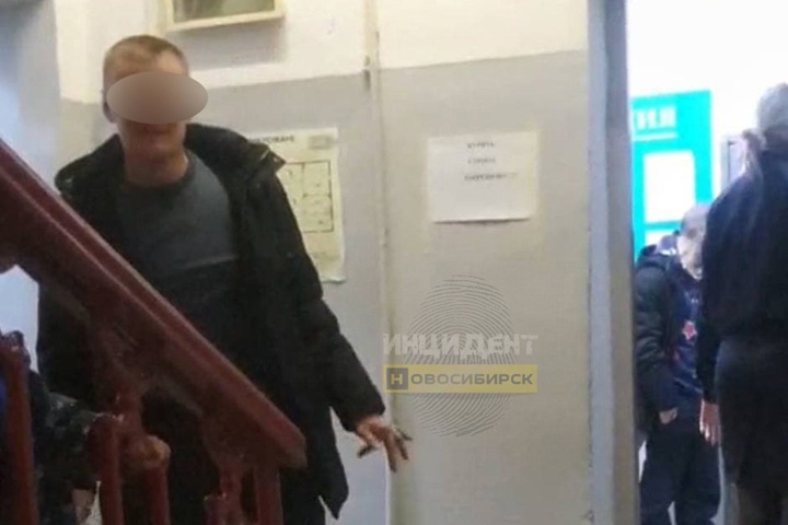 Оставившая ребенка в новосибирском такси пара требует возбудить уголовное дело в отношении водителя