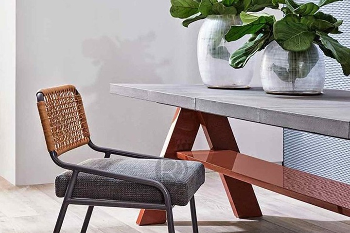 Высокие дизайнерские стулья. Необычность и креатив для уюта в интерьере