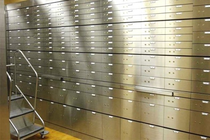 «Прошел год»: новосибирская полиция приостановила дело о краже 300 млн из ячеек VIP-клиентов Альфа-Банка «Прошел год»: новосибирская полиция приостановила дело о краже 300 млн из ячеек VIP-клиентов Альфа-Банка