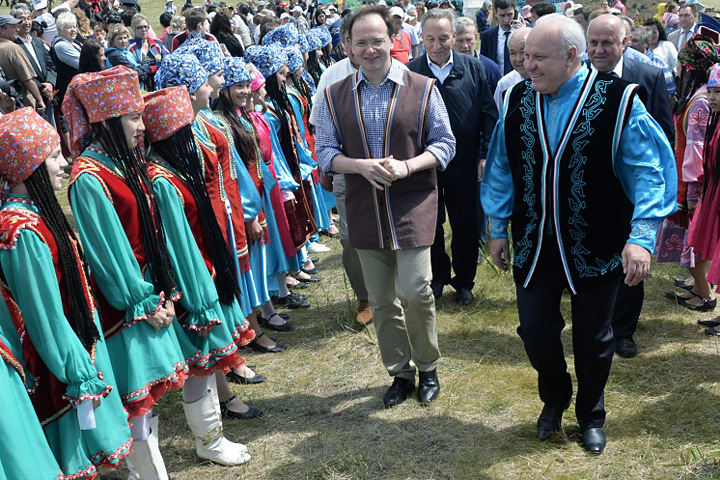 Заработать на бюджете: как построен семейный бизнес главы Хакасии Заработать на бюджете: как построен семейный бизнес главы Хакасии