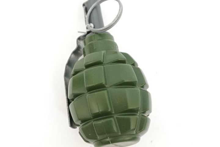 Иркутянин бросил гранату в полицейских Иркутянин бросил гранату в полицейских