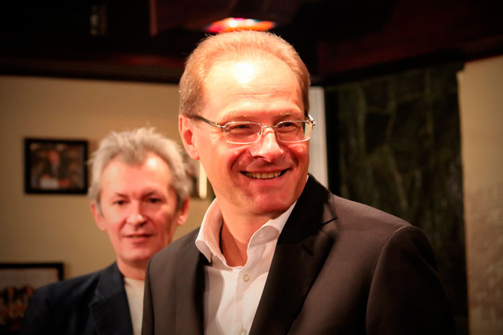 Юрченко ушел со своей пресс-конференции, отказавшись отвечать на вопросы (видео) Юрченко ушел со своей пресс-конференции, отказавшись отвечать на вопросы (видео)