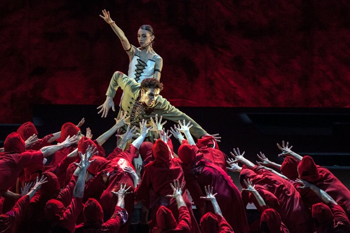 Новосибирская опера заплатит иностранцам более 100 тыс. евро за «Собор Парижской Богоматери»