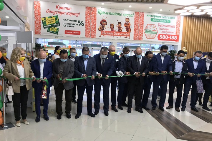 Компания депутата-единоросса открыла ТЦ в разгар пандемии в Бурятии. Его называли нулевым пациентом