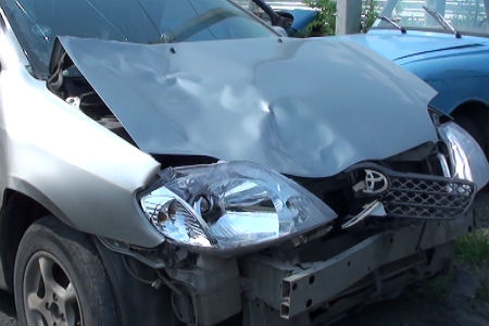 Пьяный новосибирец угнал автомобиль у спящего брата и сбил пожилых супругов