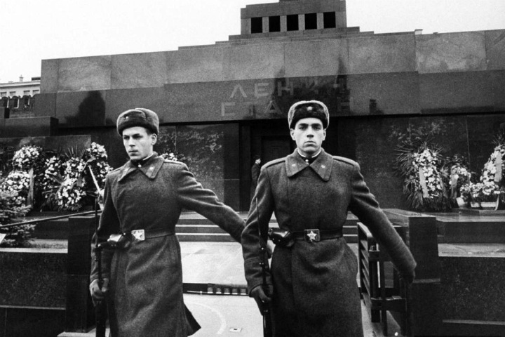 Разгибая путинские скрепы. Декоммунизация, часть третья