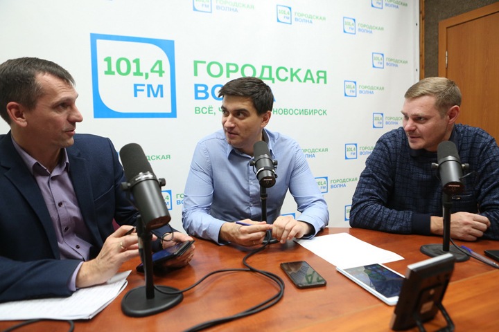 Снегопад и кочкарник: новосибирская мэрия рассказала об уборке дорог и тротуаров