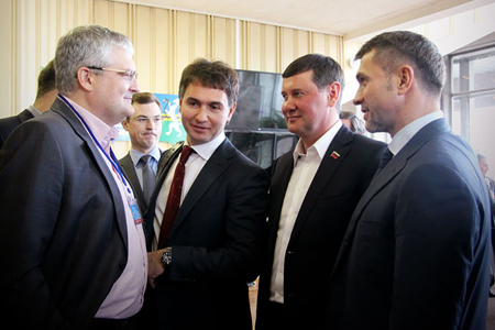 Единороссы попросили Локтя в два раза увеличить их депутатские фонды Единороссы попросили Локтя в два раза увеличить их депутатские фонды