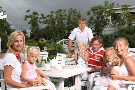 Многодетные новосибирцы об отмене материнского капитала: «Как еще поощрять людей в социально неразвитой стране?» Многодетные новосибирцы об отмене материнского капитала: «Как еще поощрять людей в социально неразвитой стране?»