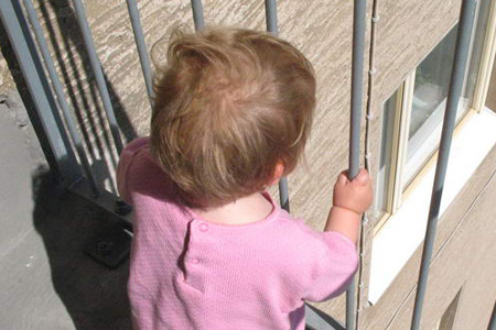 Иркутская полиция разыскивает годовалую девочку, которую ее мать подарила другой женщине Иркутская полиция разыскивает годовалую девочку, которую ее мать подарила другой женщине