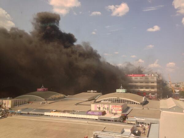 Загорелся строящийся ТРЦ «Галерея Новосибирск» (фото) Загорелся строящийся ТРЦ «Галерея Новосибирск» (фото)