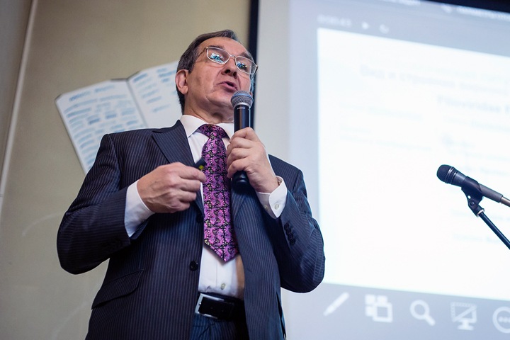 «Мы сделали те же ошибки, что и американцы». Новосибирский биолог о борьбе с коронавирусом