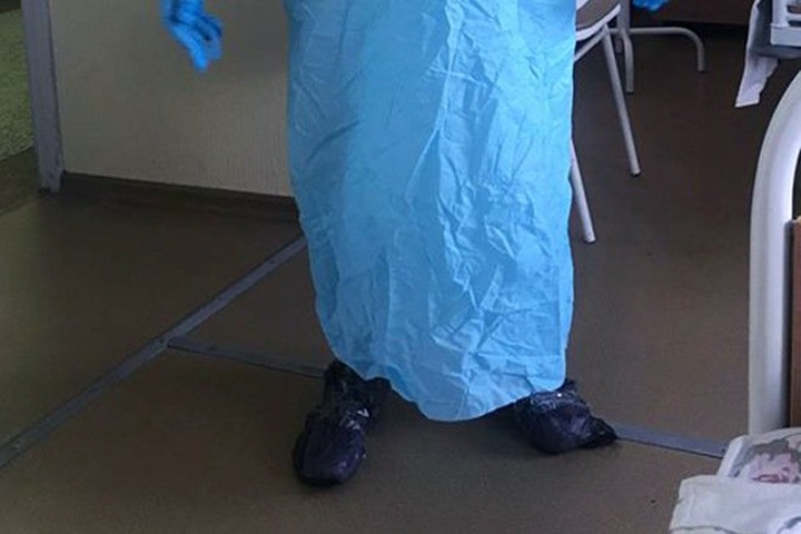 Новосибирские власти признали использование пакетов для дополнительной защиты медиков Новосибирские власти признали использование пакетов для дополнительной защиты медиков