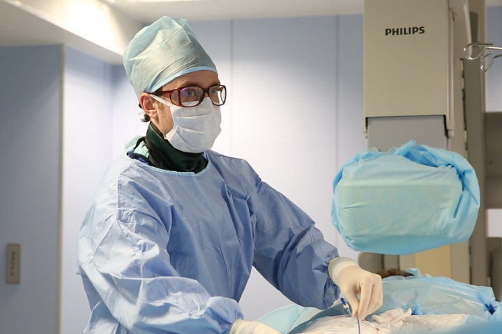 Новую технологию лечения смертельной болезни применили в клинике Мешалкина Новую технологию лечения смертельной болезни применили в клинике Мешалкина