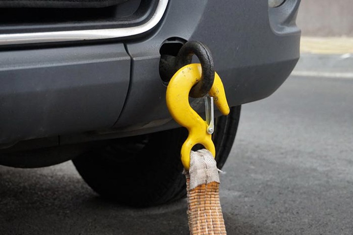 Жители Забайкалья избили мужчину, привязали его к машине и волочили по земле до смерти