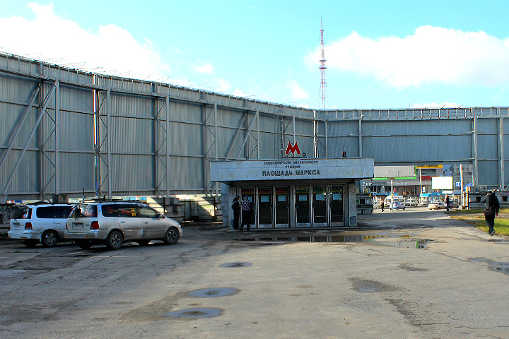 Хвойный сквер появится на площади Маркса ко дню Новосибирска Хвойный сквер появится на площади Маркса ко дню Новосибирска