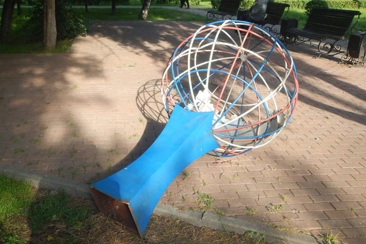 СК задержал иркутскую чиновницу после падения металлического шара на девочку в сквере СК задержал иркутскую чиновницу после падения металлического шара на девочку в сквере