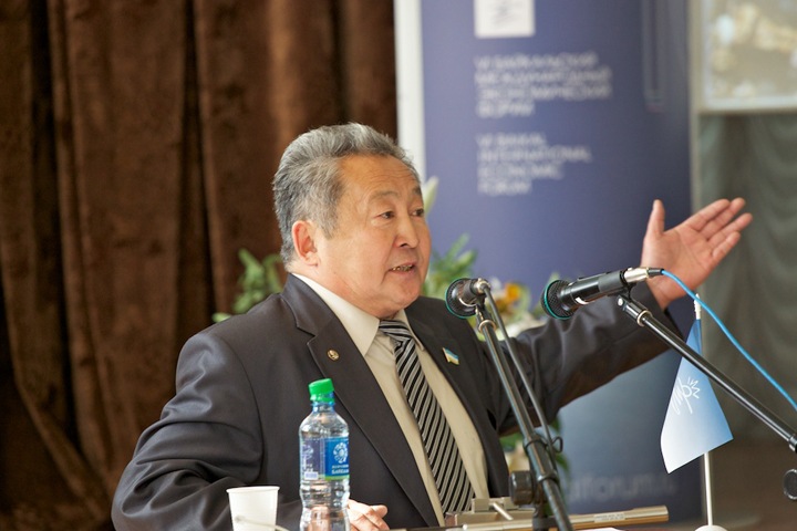 Бурятский сенатор Арнольд Тулохонов написал заявление о сложении полномочий 