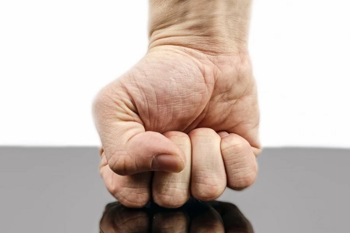 Четверо детей сбежали от опекунов на Алтае, не выдержав истязаний Четверо детей сбежали от опекунов на Алтае, не выдержав истязаний