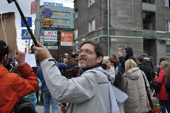 Блогер избит во время прямой трансляции из центра Новосибирска Блогер избит во время прямой трансляции из центра Новосибирска