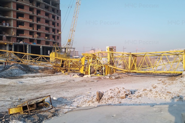 Один погиб, двое пострадали при обрушении башенного крана в Абакане