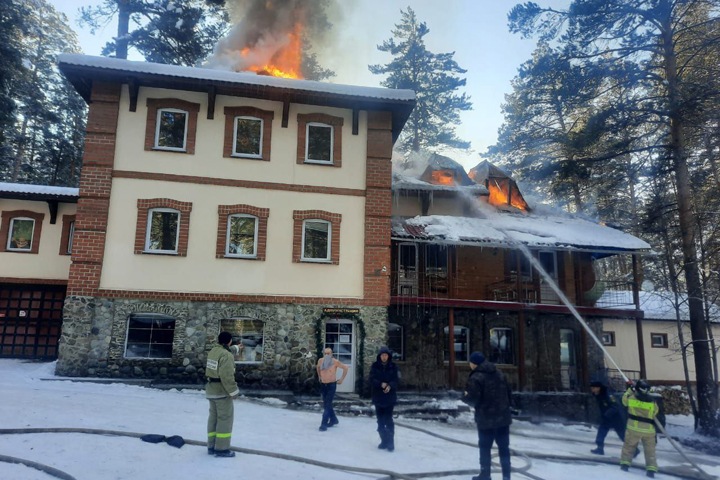 Прокуратура начала проверку после пожара на алтайской турбазе Прокуратура начала проверку после пожара на алтайской турбазе
