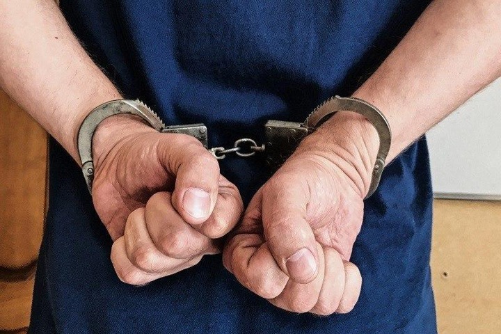 Владельца турбазы на Алтае оставили под арестом после смерти семьи чиновника краевого правительства Владельца турбазы на Алтае оставили под арестом после смерти семьи чиновника краевого правительства