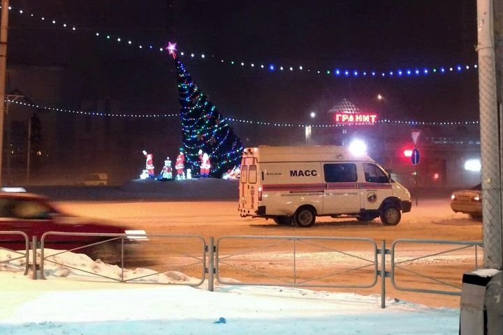 Шторм в Новосибирске: погибший водитель, поваленные деревья и сорванные крыши