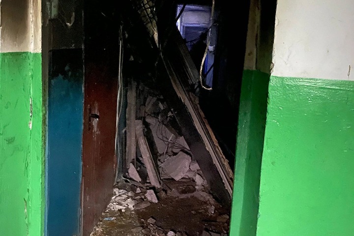 Омич поджег диван и открыл газ в многоквартирном доме. Пострадали дети