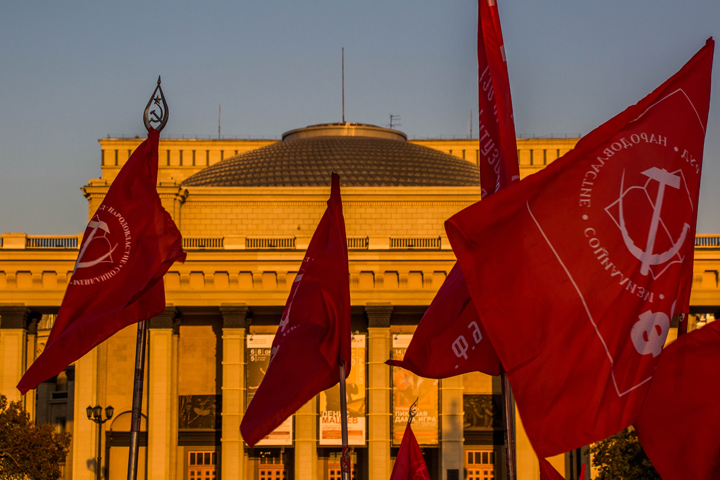 Новосибирские коммунисты: кружка с логотипом партии побеждает идеи Новосибирские коммунисты: кружка с логотипом партии побеждает идеи