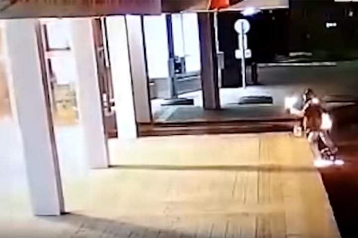 Двое красноярцев пойдут под суд за поджог администрации во время приезда Путина Двое красноярцев пойдут под суд за поджог администрации во время приезда Путина