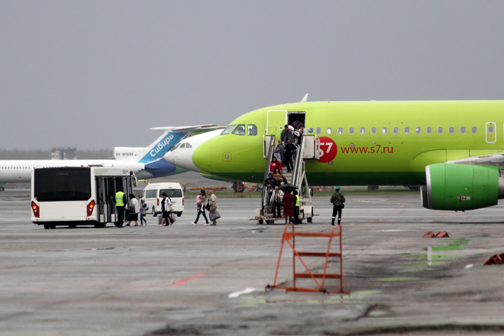 Новосибирский аэропорт просит запустить ночные автобусы