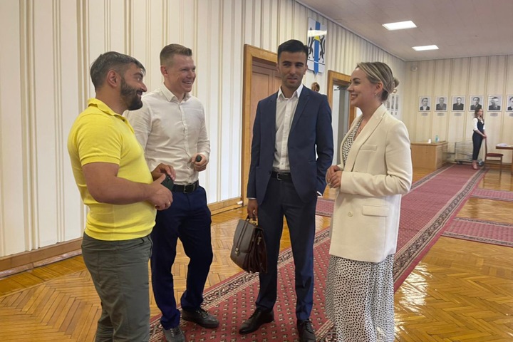 Часть депутатов поддержала инициативу об отставке Локтя Часть депутатов поддержала инициативу об отставке Локтя