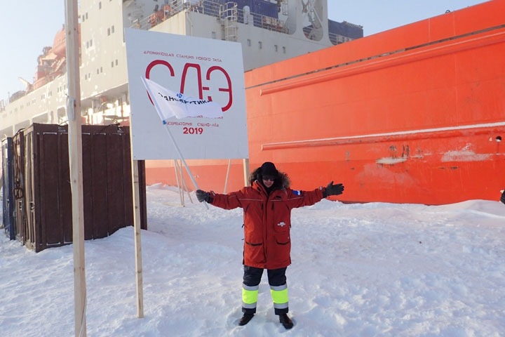 Новосибирский ученый установил три сейсмостанции на дрейфующей льдине в океане Новосибирский ученый установил три сейсмостанции на дрейфующей льдине в океане