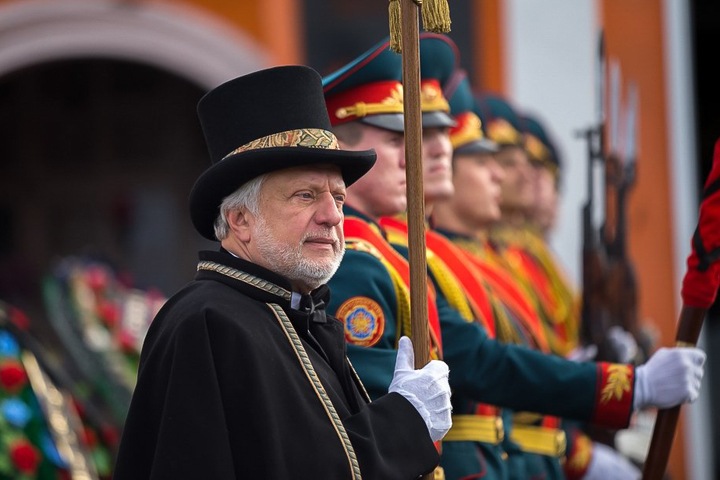 Владельца новосибирского крематория объявили в розыск