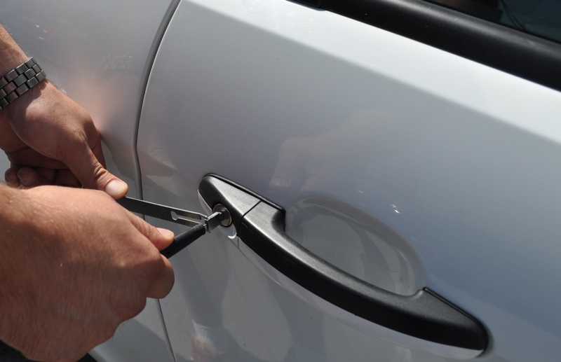 Услуга вскрытия автомобиля Услуга вскрытия автомобиля