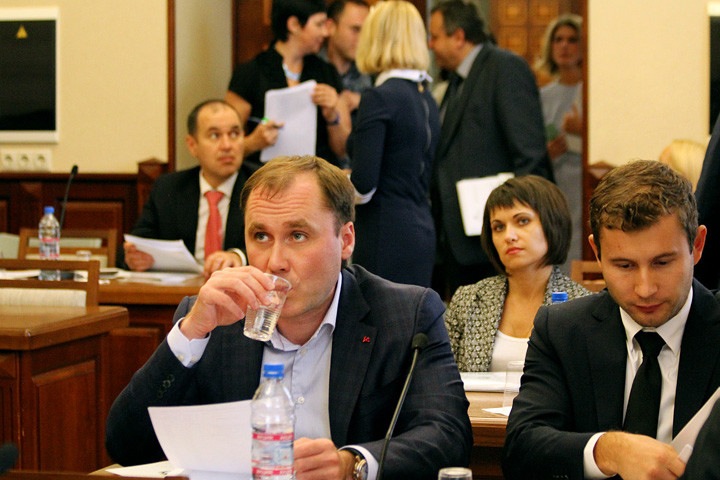 Единоросс стал самым богатым депутатом горсовета Новосибирска. Он заработал 75 млн Единоросс стал самым богатым депутатом горсовета Новосибирска. Он заработал 75 млн